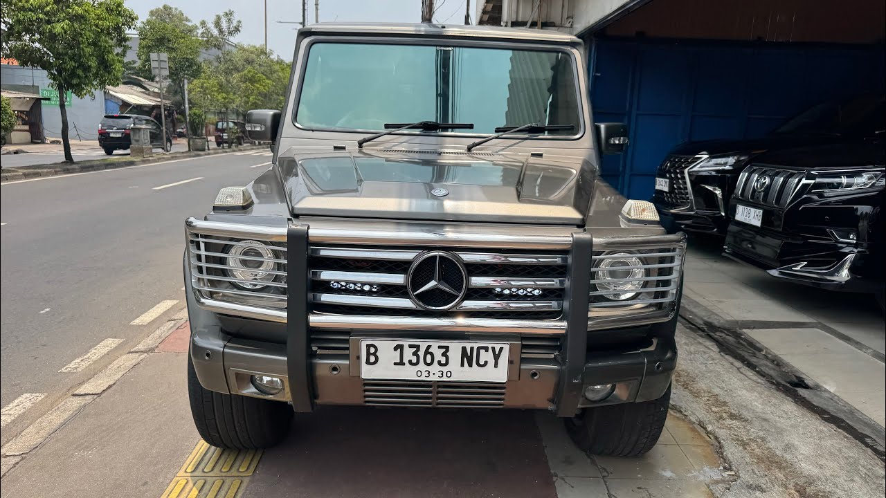 Mercedes Benz G55 dan Range Rover Vougue di Arjuna Motor Jatiwaringin 