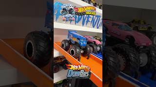 MonsterJam #Toy #MonsterTruck #Racing #1123 Drag Bus 🆚 Barbie Corvette WILD  TREASURE HUNT Battle