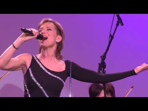 KATICA ILLÉNYI - La Vie En Rose 2016