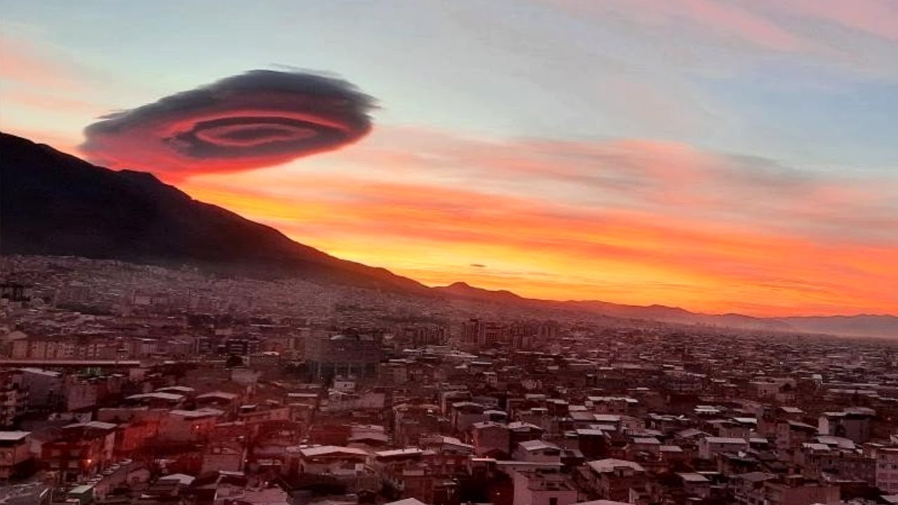 Is that a UFO! A UFO-like cloud formed in Bursa! Turkey