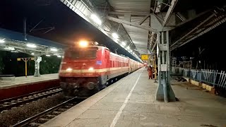 Night Trains Are Like Bullets!! On ER | Beautiful Crossing!! | WAP5 - GAYA Express and More!! screenshot 2