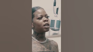 SHE WAS TOTING DURING THIS LIVE FREESTYLE🔥#freestyle #rap #viral #female #gun #live #sub #fyp