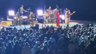 The B-52s, “Rock Lobster,” Jones Beach Theater, Wantagh, NY, 10/5/2025