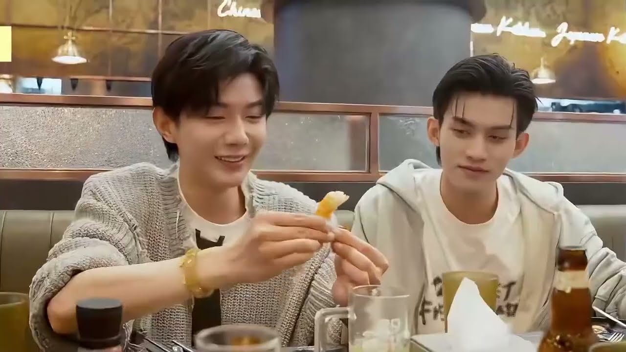 Yun Qi & Hao Yiran in Phuket! 🌊🍹 Is this a Honeymoon? 