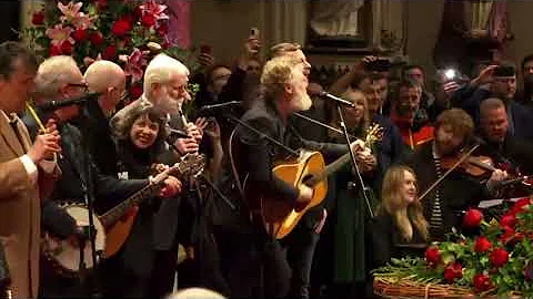 Glen Hansard and Lisa O'Neill Perform "Fairytale of New York" at Shane MacGowan's Funeral