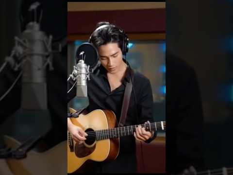 Khám phá không gian âm nhạc sôi động cùng đoạn Solo Guitar cuối…