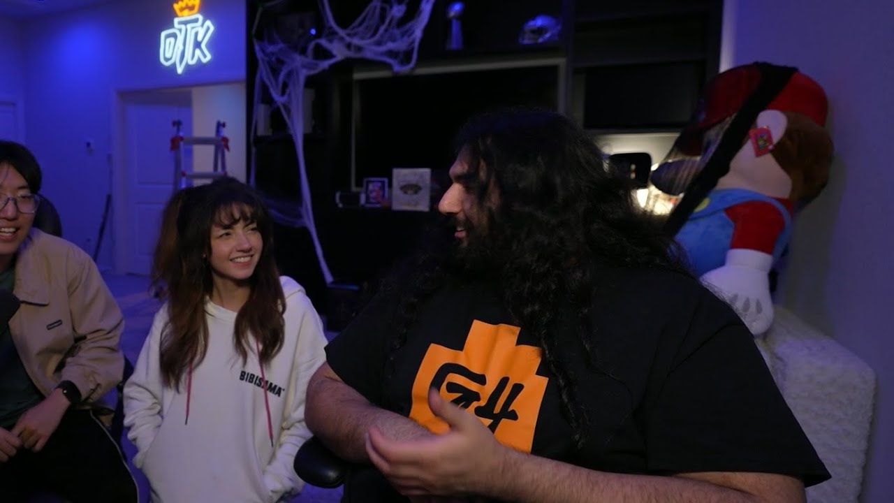 Bonnie Gets Mad At Esfand For Using Tinder - YouTube