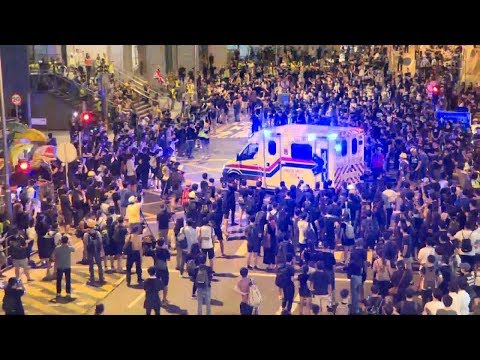 警察總部 - 大批示威者警察總部外聚集 - 有線新聞 i-Cable News