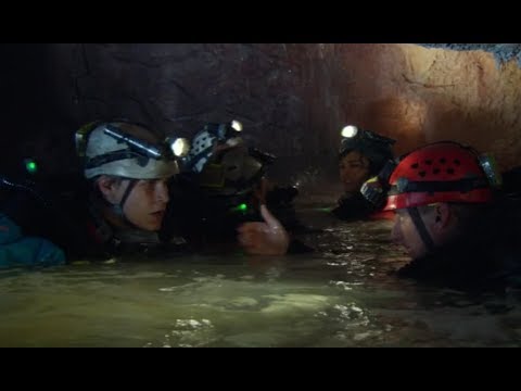 根据真实事件改编，探险队遭遇暴风雨，最后只有一人活着出来