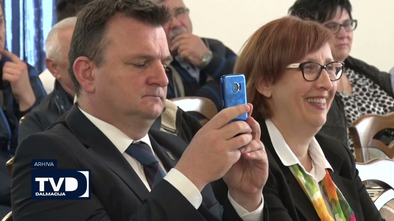 ✅Pretplatite se na naš kanal: 🔔 https://www.youtube.com/@televizijadalmacija
Lajkajte nas na https://www.facebook.com/TVDalmacija/
Pratite nas na https://www.instagram.com/tvdalmacija/
Vaša TV Dalmacija!

🚫Zabranjeno svako kopiranje video i/ili audio snimki i postavljanje na druge kanale!