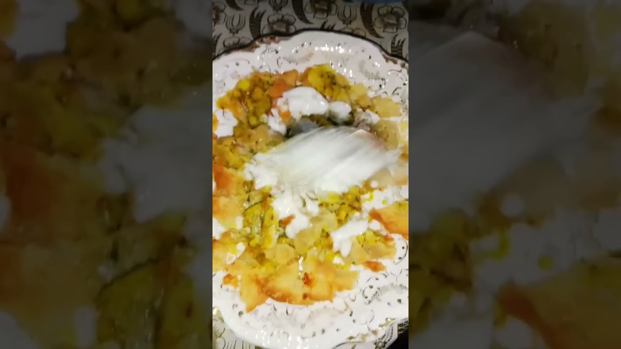 samosas ki khati meethi chaat/samosa Chaat by Kiran Ali