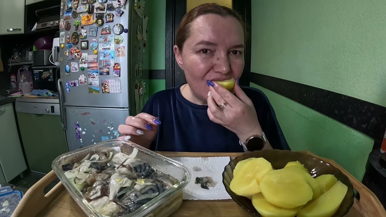 Скумбрия в пряном масле с картошкой #mukbang #еда #вкусно #домашняяеда 
