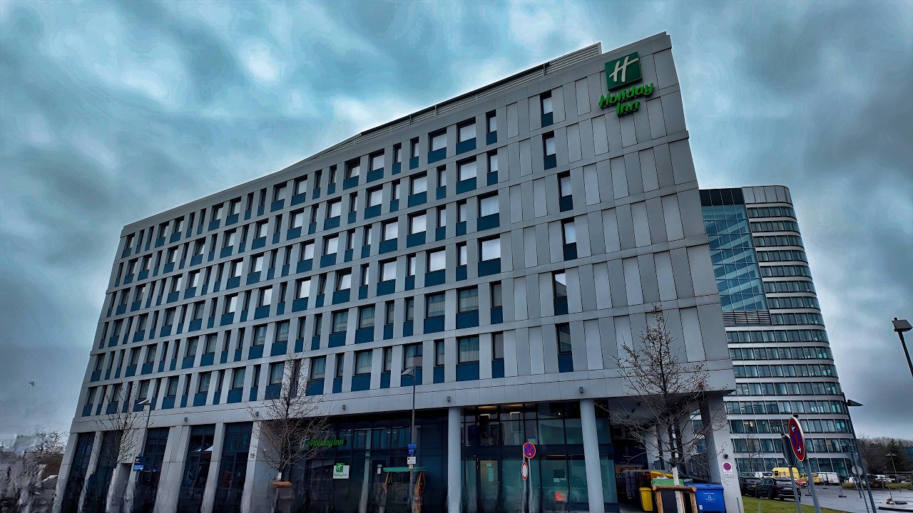 Holiday Inn Frankfurt Airport (Executive Courtyard Room)