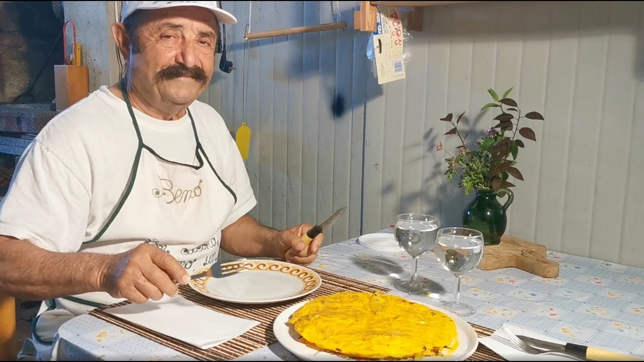 Cucinando con Benito: "Frittata di patate fritte e uova km zero" 😋😉✌️