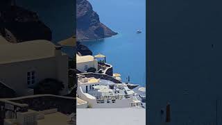 Pourquoi tous les bâtiments sont-ils blancs à Santorin, en Grèce ?