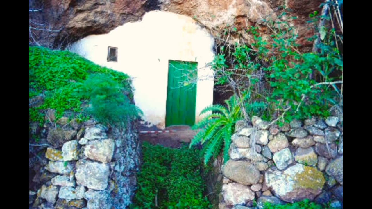 CASAS CUEVAS  🇮🇨