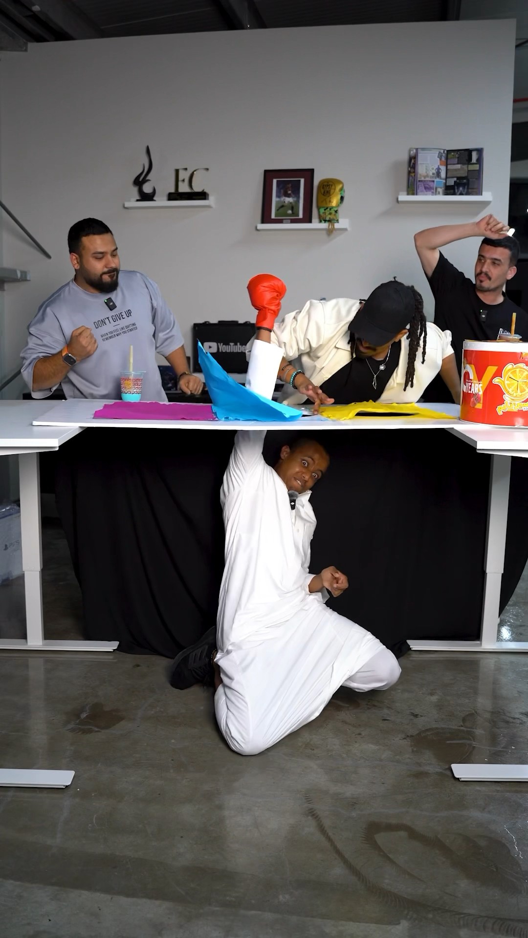 كسرت أسنانه ??