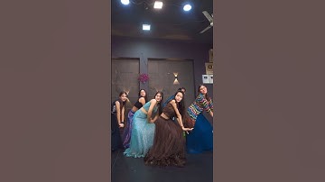 Chamma Chamma 😍 | Jo Maaru Mai Thumka | #shortvideo #ytshorts #np #Snehu & Friends #shorts #dance