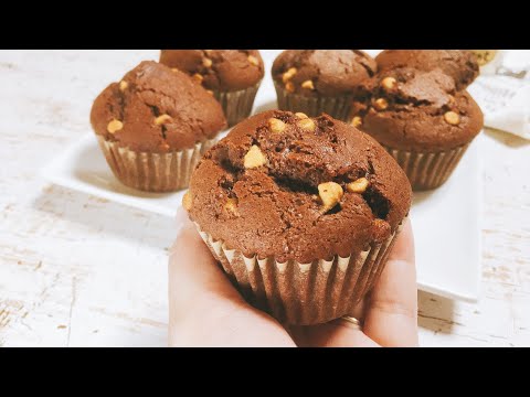 Video: How To Make Pancake Muffins With Chocolate And Icing