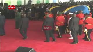 LIVE; MWILI WA HAYATI DKT. MAGUFULI UKIWASILI UWANJANI KWA IBADA YA MAZISHI