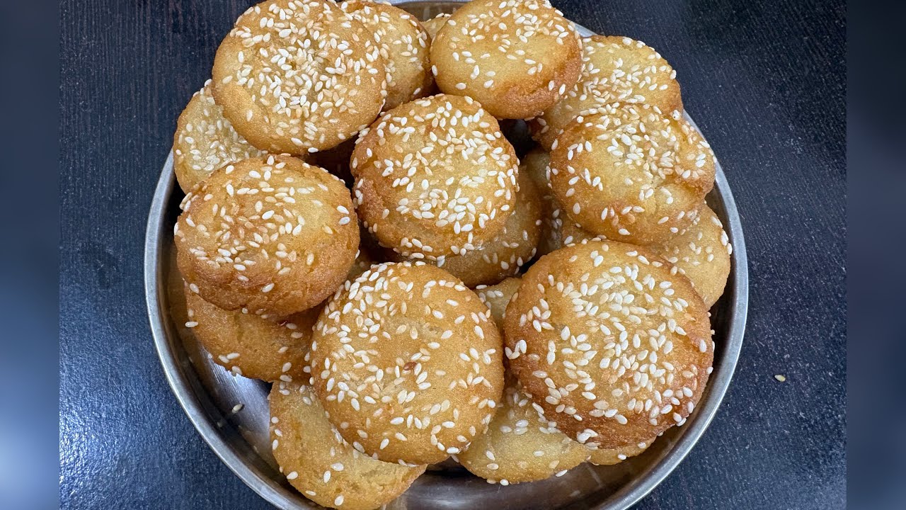होली पर हर घर में बनने वाली पारंपरिक मिठाई – अनारसा | Soft Anarsa Recipe | Holi Special Recipe