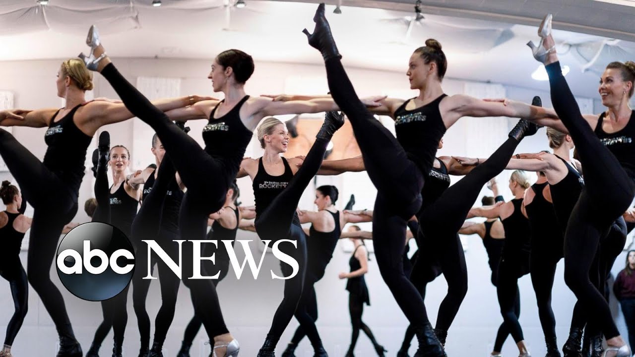 Rockettes rehearse, World Series dive, and a baby otter: World in Photos, Oct. 23