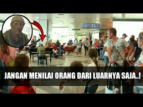 SATU BANDARA BAPER! KAKEK KUMUH INI SUKSES MEMBUAT SEMUA ORANG TERPESONA SAAT MEMAINKAN PIANO❗