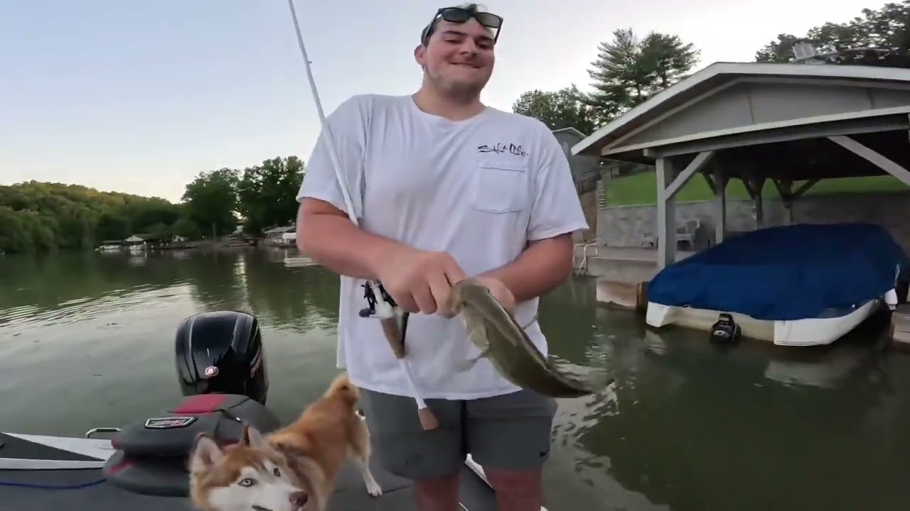 Summertime Bass Fishing Dragging Big Worms and Jigs!