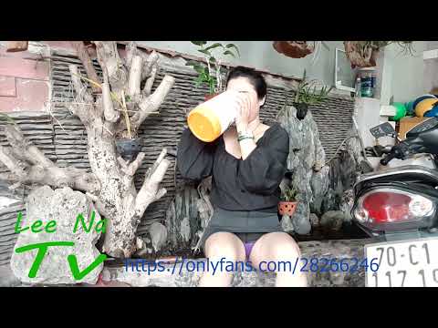 Beautiful Single Mom Get Coconut Water To Drink    Lee Na Tv   YouTube 2