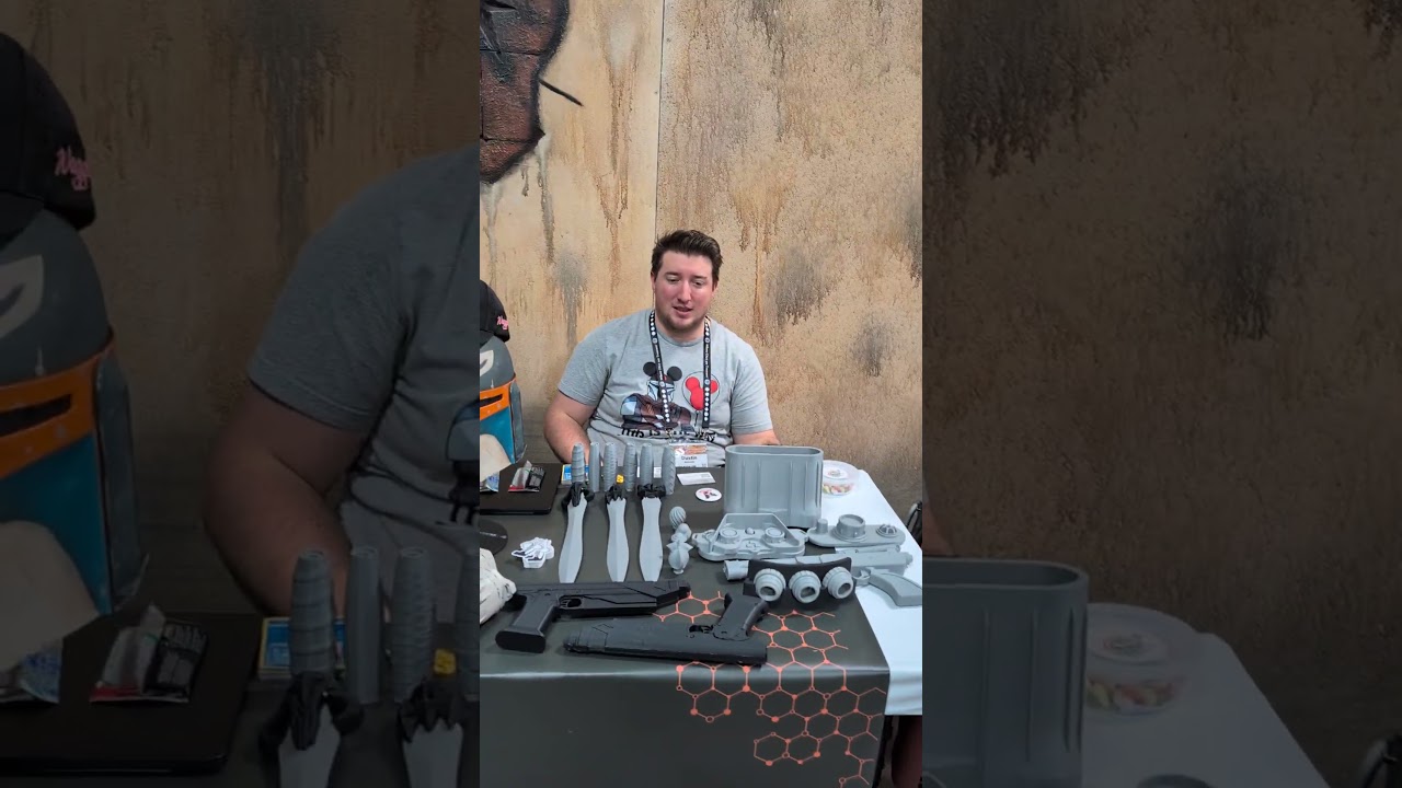 Реквизит от Goose Forge из «Звездных войн» на игровой выставке в Филадельфии 