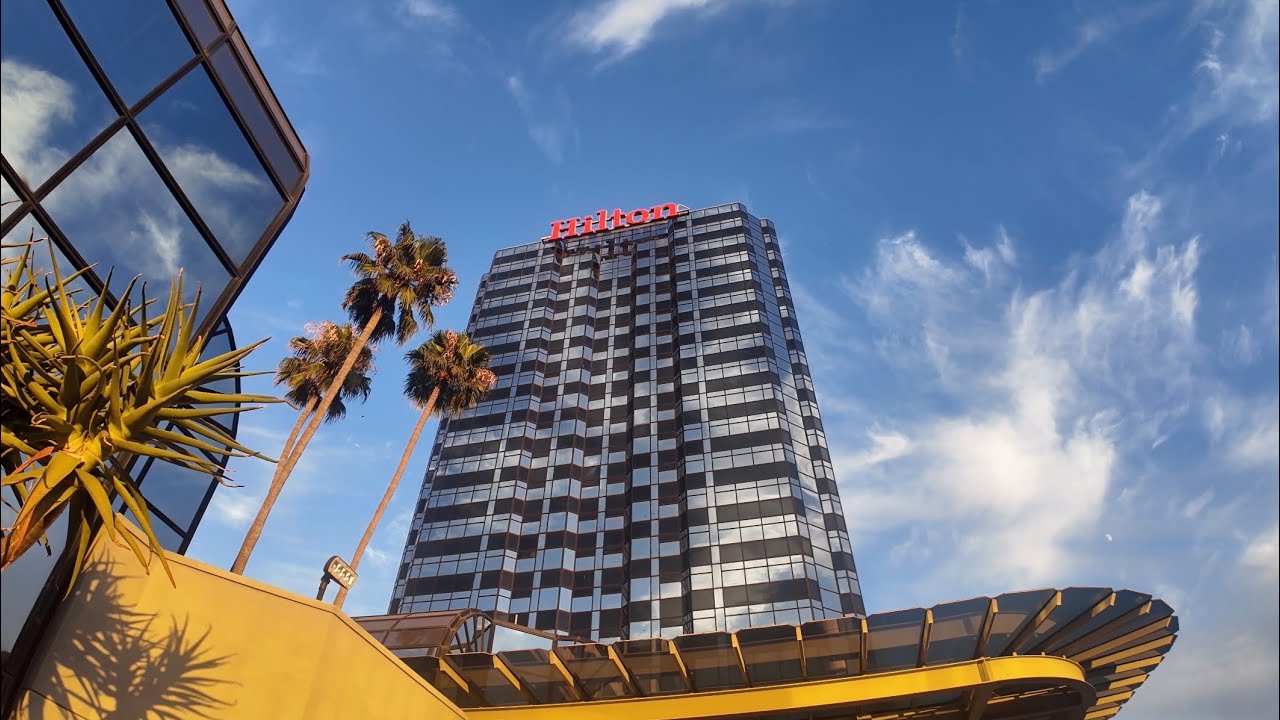 Let’s walk from Universal Studios Hollywood to the Hilton Universal City