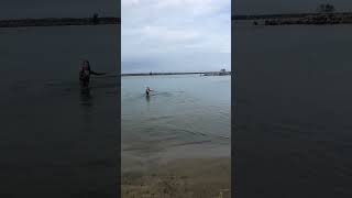 Mergulhando na água fria