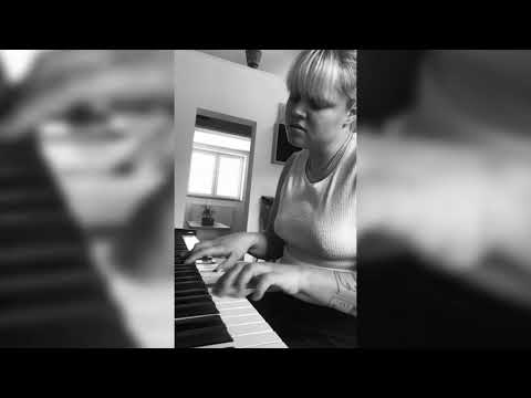 Lina Maly - Wie weit (Piano Session)