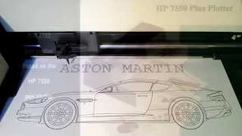 Incrível plotter de caneta IBM 6182 desenhando um Aston Martin DB9