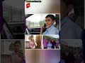يبدو هذا الشخص طفل لكن عمره يتجاوز الخامسة والثلاثين