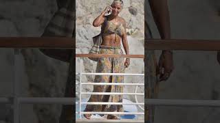 Nicole Murphy aboard a luxury powerboat #celebrities Wealth