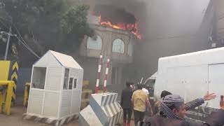 مباشر. الفديو كامل لحريق العاب دبي امام  مركز الكميم التجاري.  حاولنا التصوير من اقرب نقطه للحريق