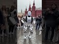 Робот бегает по центру Москвы! 🤖 Люди в шоке и фотографируют
