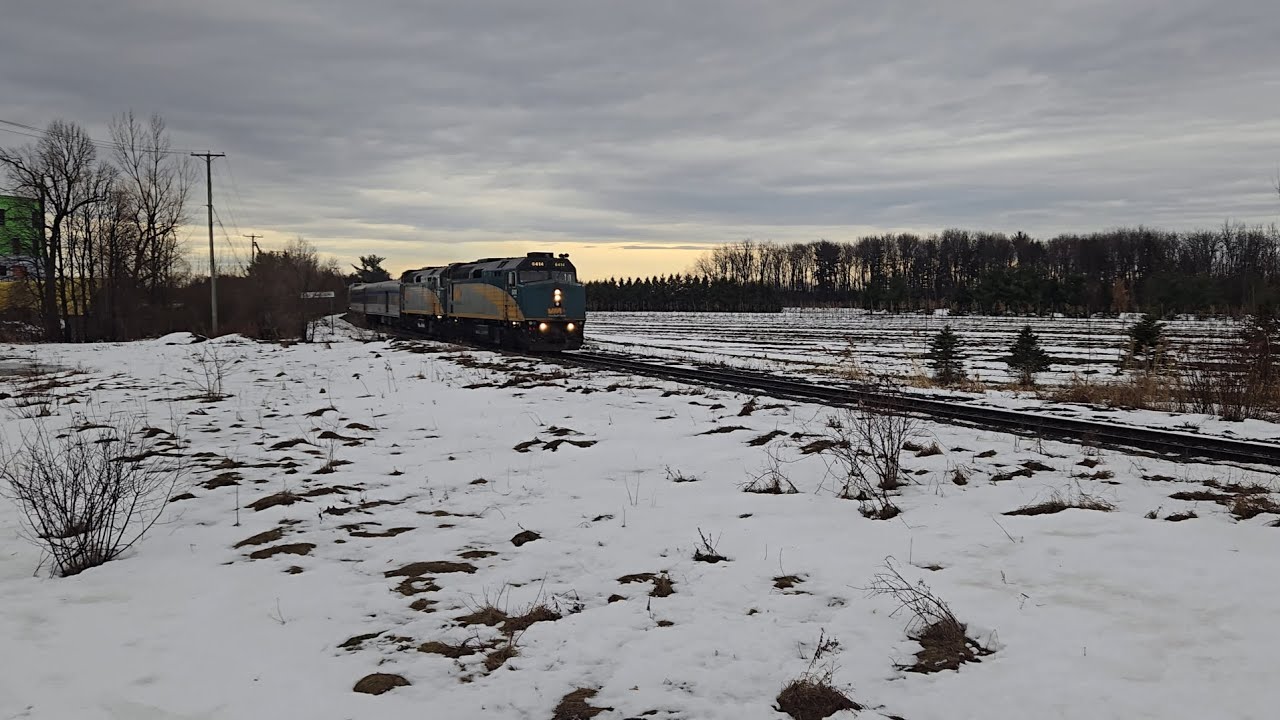 VIA Rail 6414 train 601/603 with a crazy hornshow 2025-12-19 - YouTube