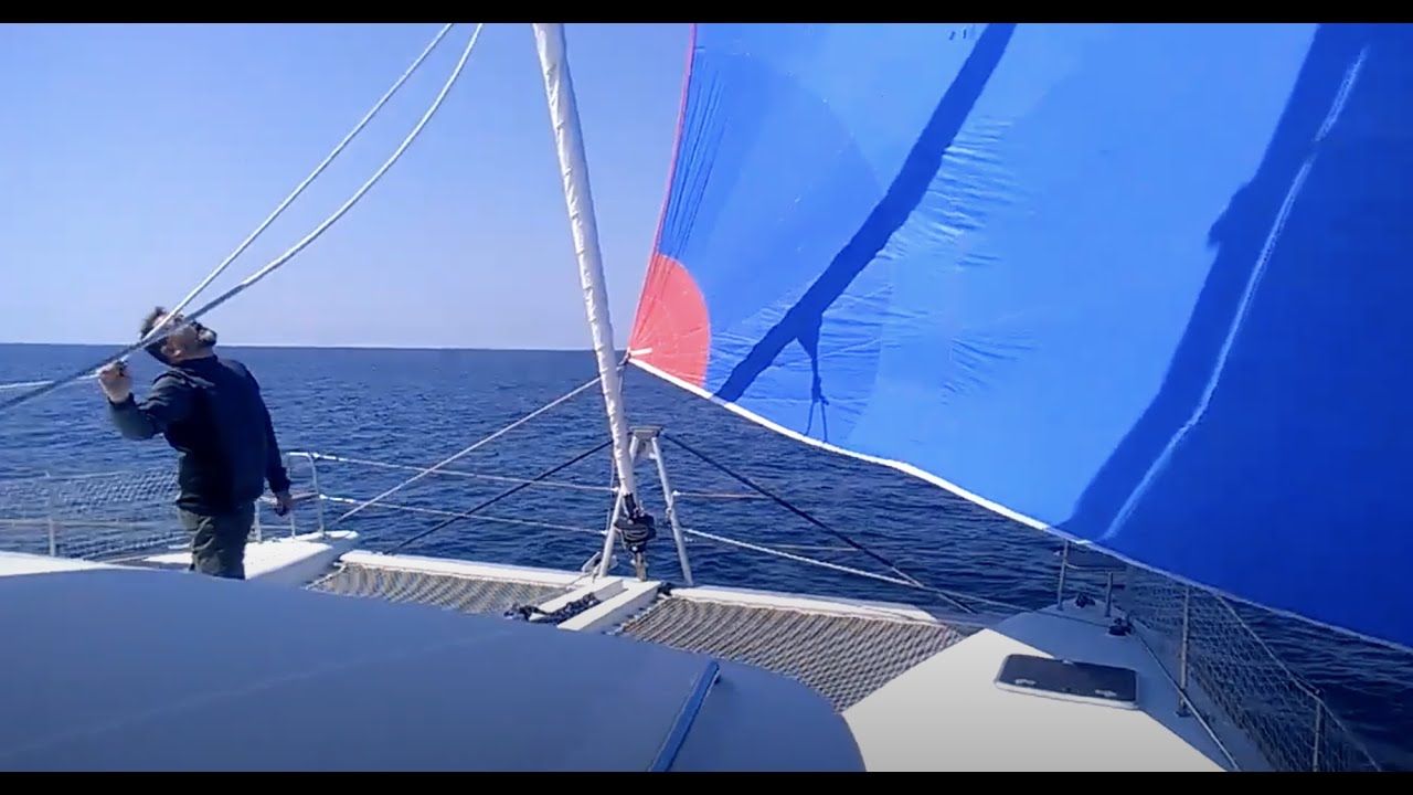 ⁣Ecole de croisière en catamaran : Lipopette, Lagoon 450F sous spi. Moniteur Nicolas Barthélémy