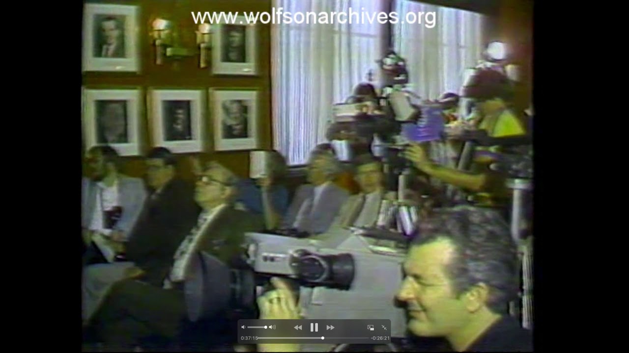 1982-Chicago Blitz hire head coach George Allen.