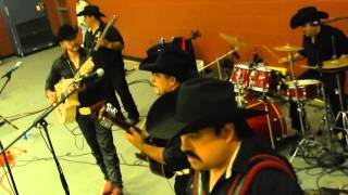 LOS VIEJONES DEL CORRIDO EN VIVO -- CHIQUILLA CARINOSA EN VIVO