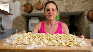 Orecchiette Pugliesi: La Nonna dei Vicoli di Bari Vecchia ci mostra la Ricetta