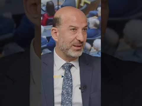 بهدلة للنائب سينتيا زرازير كيف بتعملي هيك مع الرئيس نبيه بري Shorts