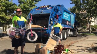 Peterbilt 520 • McNeilus XC Garbage Truck on Bulky Waste