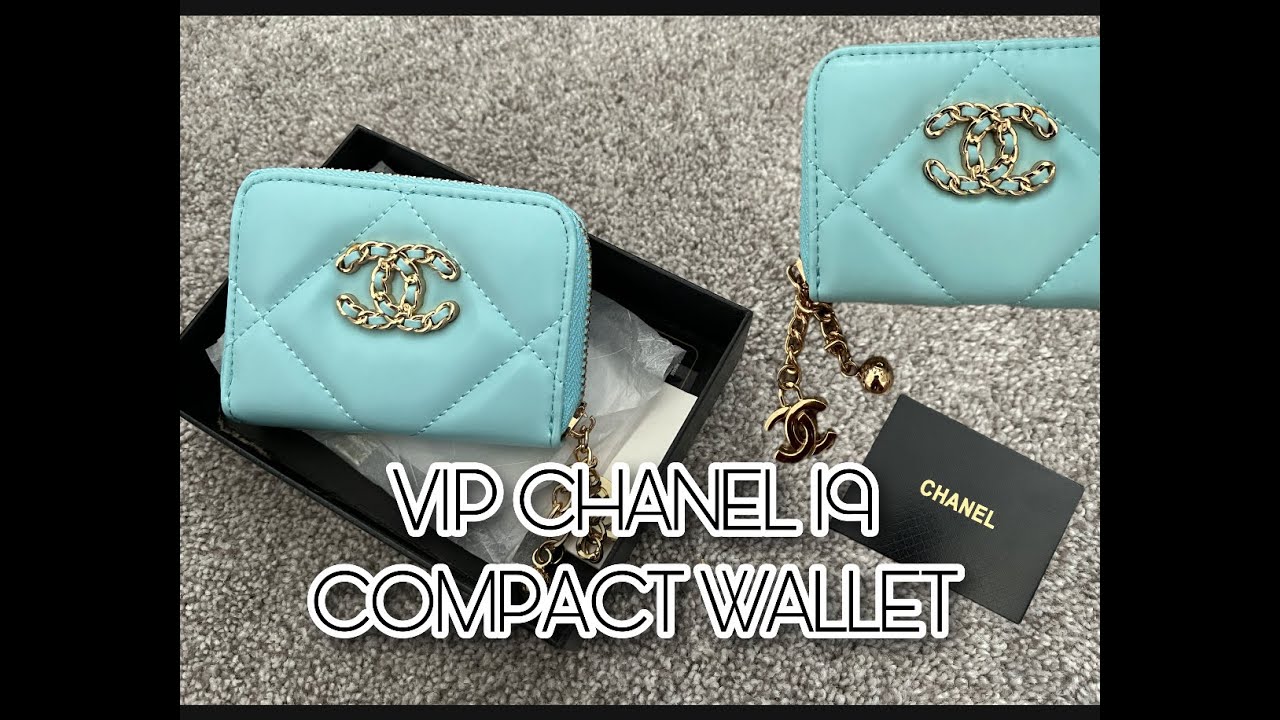 CHANEL VIP GIFT CHANEL 19 BABY BLUE COMPACT WALLET/ CARDHOLDER