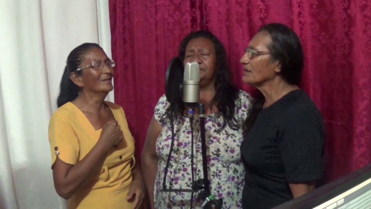 Pasillo Ecuatoriano: Siento Nostalgia  d.r.a. canta Trío hnas Gonzalez