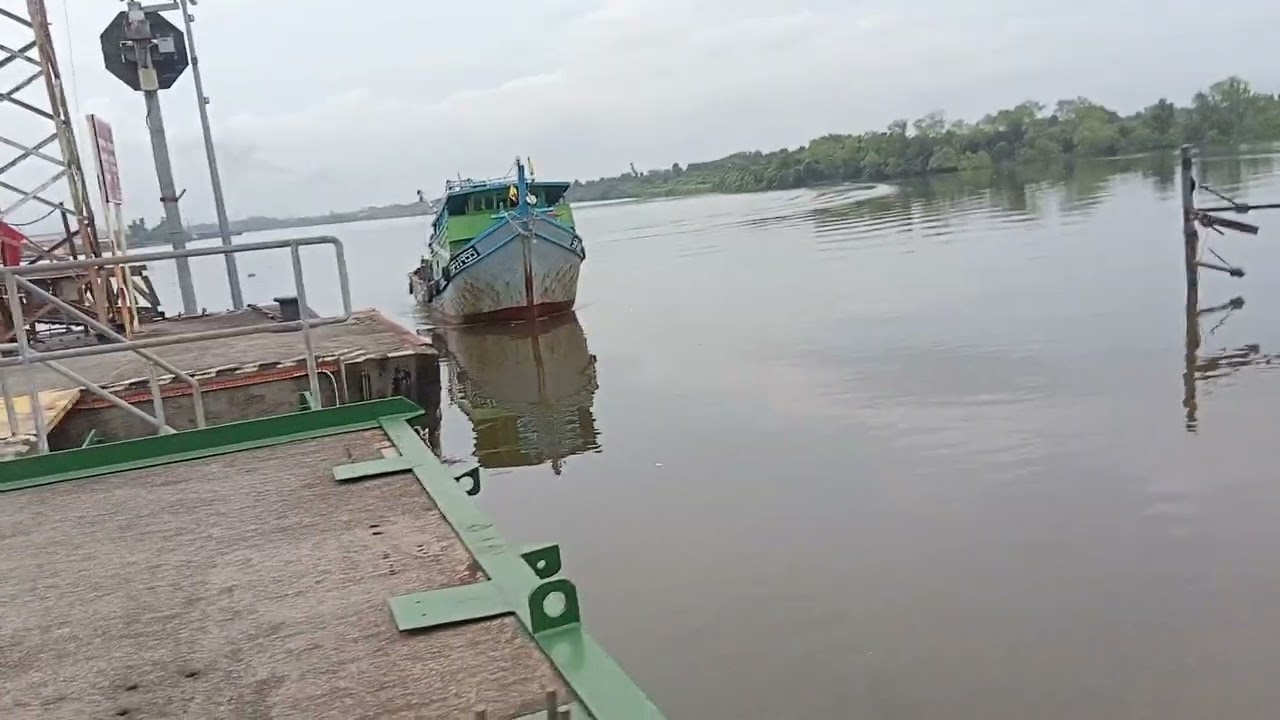 Pgi ini kita ambk kapal ikan dari sebelah  hulu guess semua 