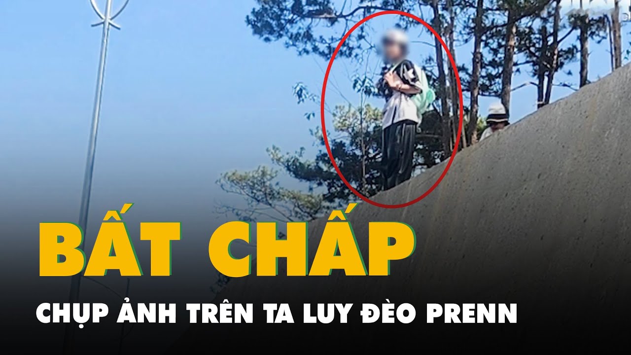 Nhiều người liều cả mạng sống, đứng trên ta luy đèo Prenn Đà Lạt chụp ảnh