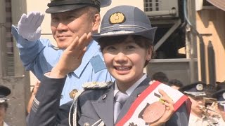 卓球の福原選手が一日署長 新宿で交通安全パレード